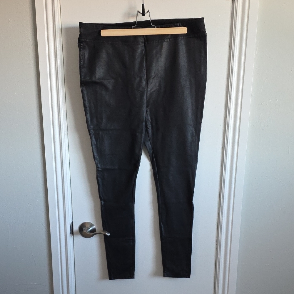Serra Black Leggings
